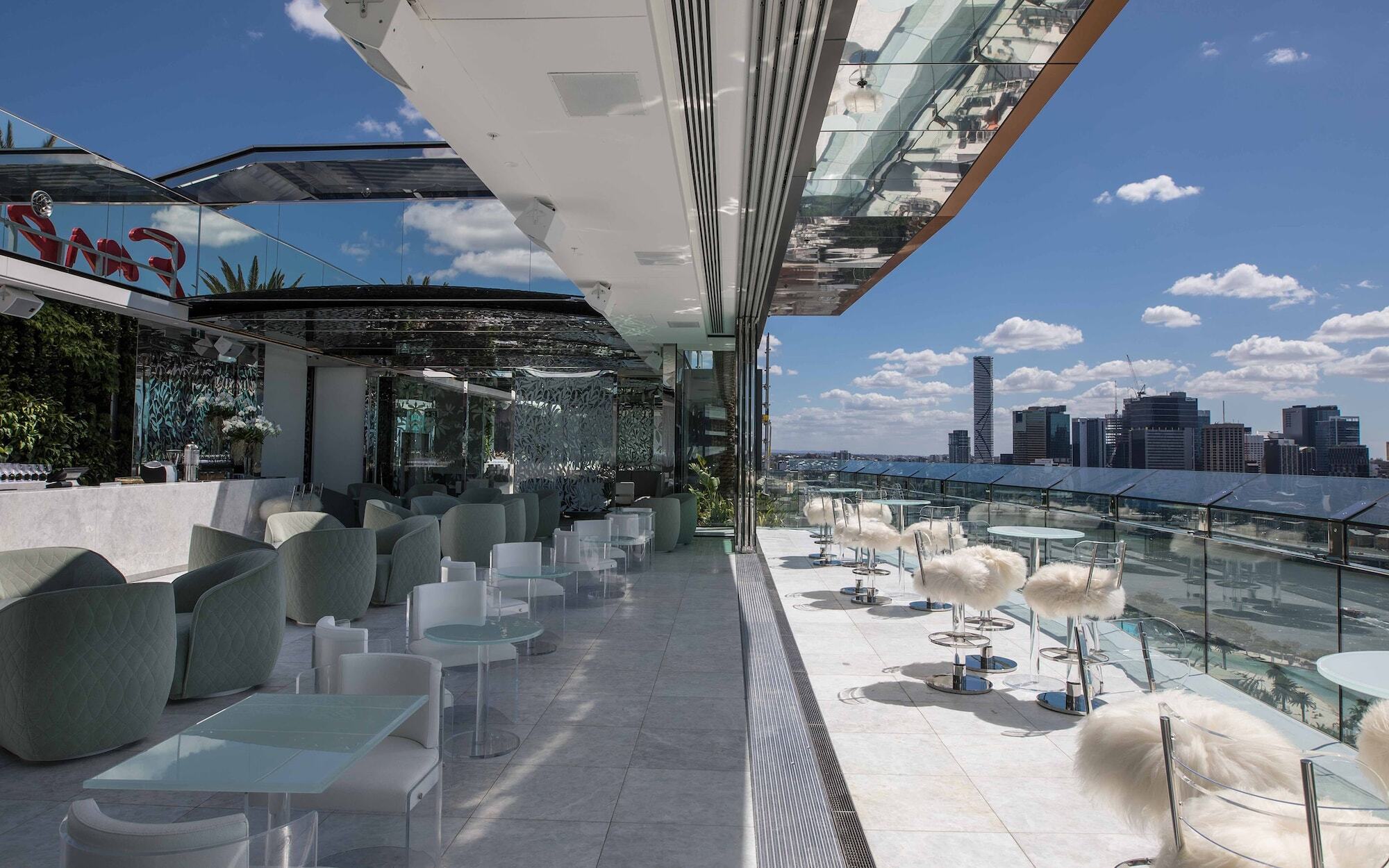 เอ็มโพเรียม เซาท์แบงก์ Hotel บริสเบน ภายนอก รูปภาพ The rooftop bar at the Standard East Village